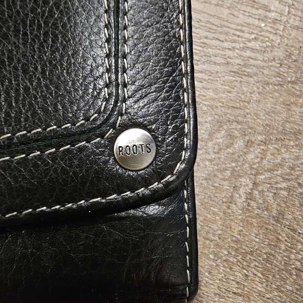 Roots BEAUTIFUL Genuine Leather Wallet - Picture 10 of 10